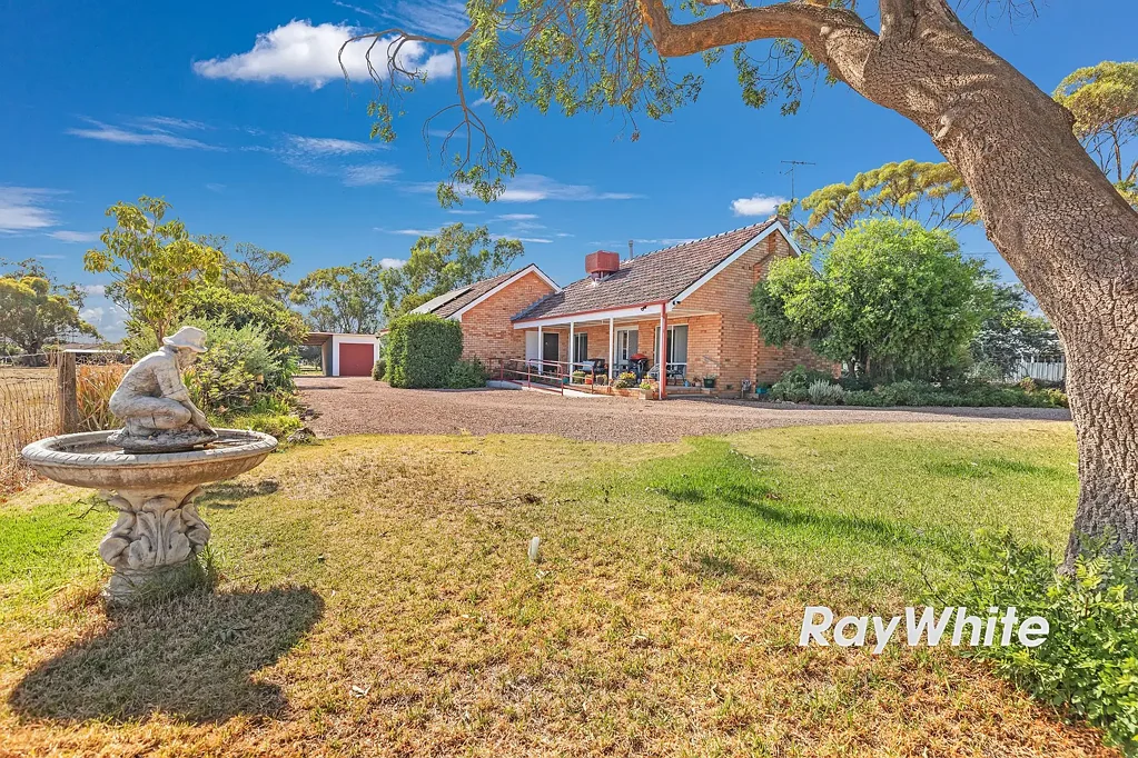 Rochester 4ห้องนอน Spacious 4-Bedroom Home on a Large Block with Stunning Rural Views