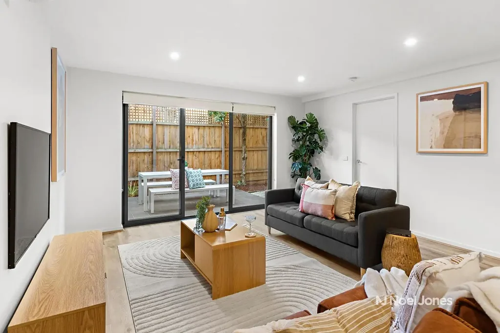 Mont Albert 2房 Box Hill活力近享 一楼公寓私享庭院 开放式厨餐区 两卧两卫 地下双车位 步行交通便捷 Superb Lifestyle Living