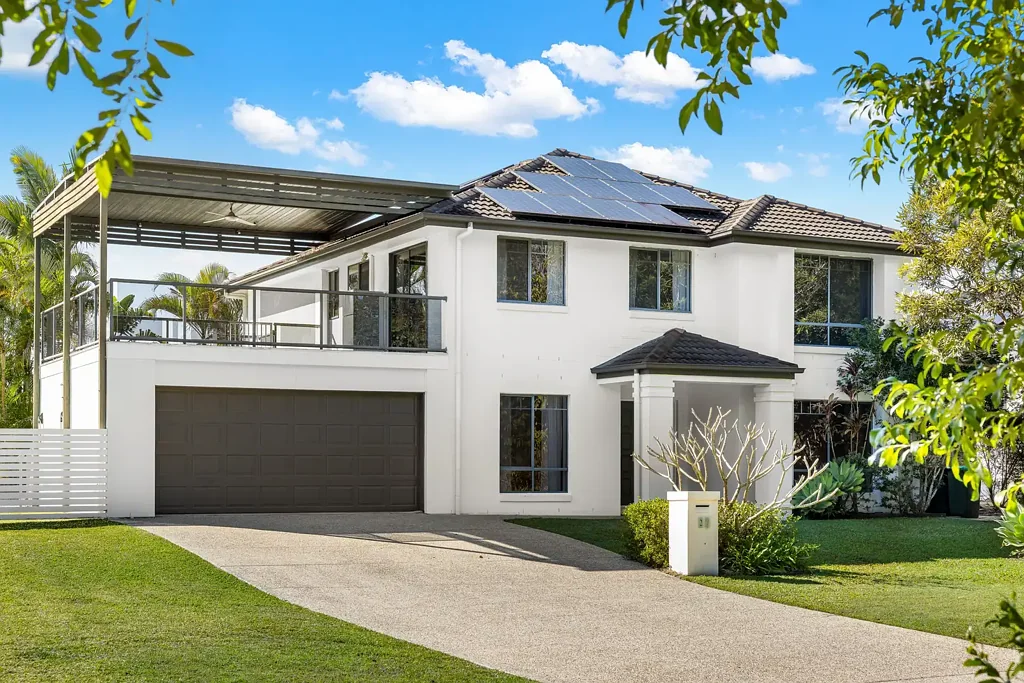 Peregian Springs 4 Slaapkamer HUGE MODERN FAMILY HOME IN THE HIGHLY DESIRABLE PEREGIAN SPRINGS