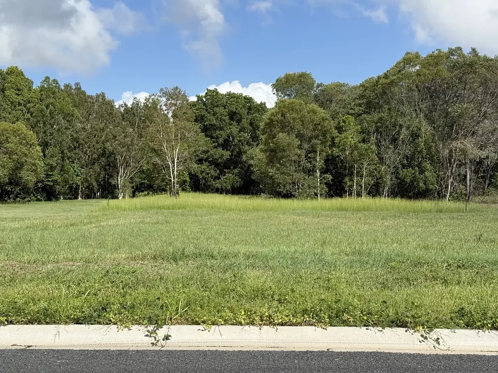 Tully Heads  Vacant Lot on Melaleuca Drive Available Now.
