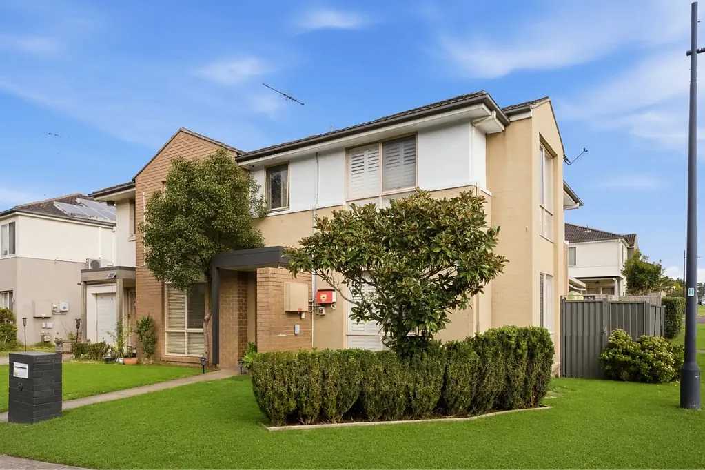 Woodcroft 3房 Edgewood Estate 精美联排 三卧套房 现代厨房 开放客餐 低维后院 车库改休 室内优材 Large And Modern Duplex In Edgewood Estate