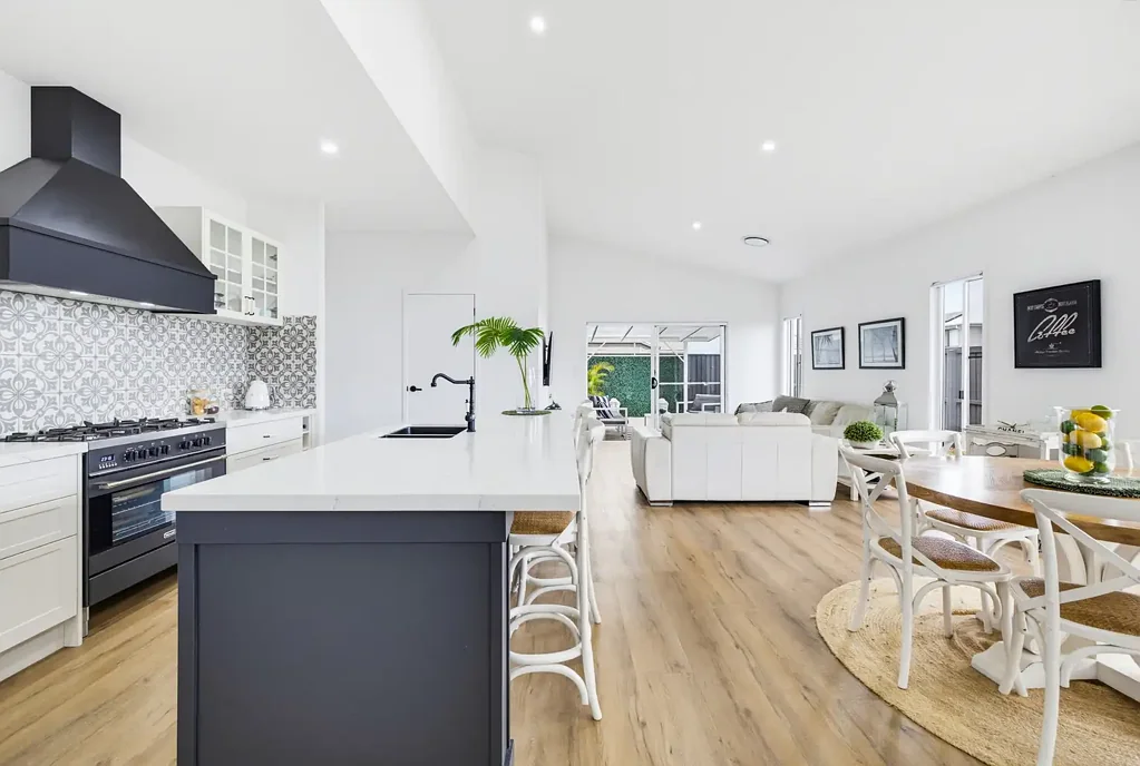Banya 5房  FLEXIBLE 4-5 BEDROOM FAMILY HOME WITH MULTIPLE LIVING AREAS