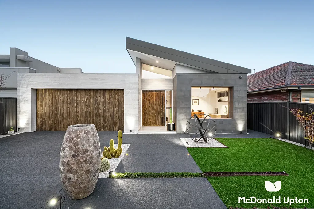 Essendon 4ਬੈੱਡਰੂਮ Expressions of Interest Closing Wednesday October 8th at 5:00pm unless sold prior