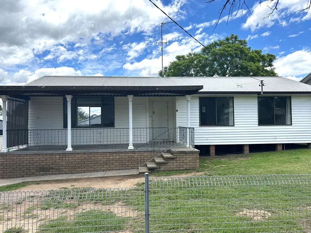 3 bedroom home with Garage