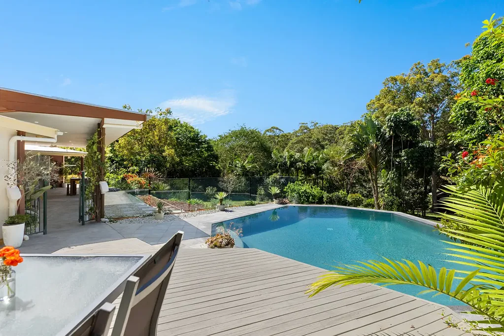 Doonan 4침실 Spacious Single Level Acreage Home with Established and Productive Fruit Trees