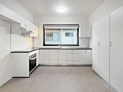 220 Waterloo Road, Greenacre, NSW 2190, 5房, 3浴, House