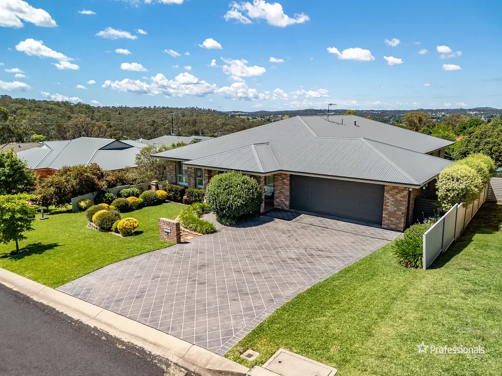 8 McCarthy Crescent, Armidale, NSW 2350