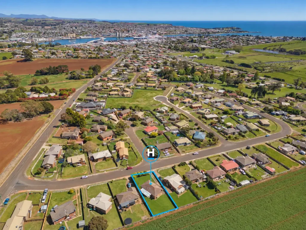 East Devonport 3Kwarto Solid as a Rock, Smart as an Investment!