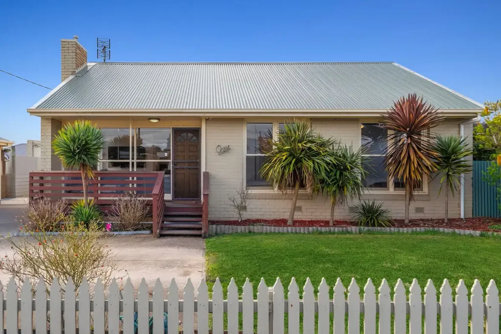 Colac 3 Bedroom THE PERFECT PLACE TO START YOUR NEXT CHAPTER