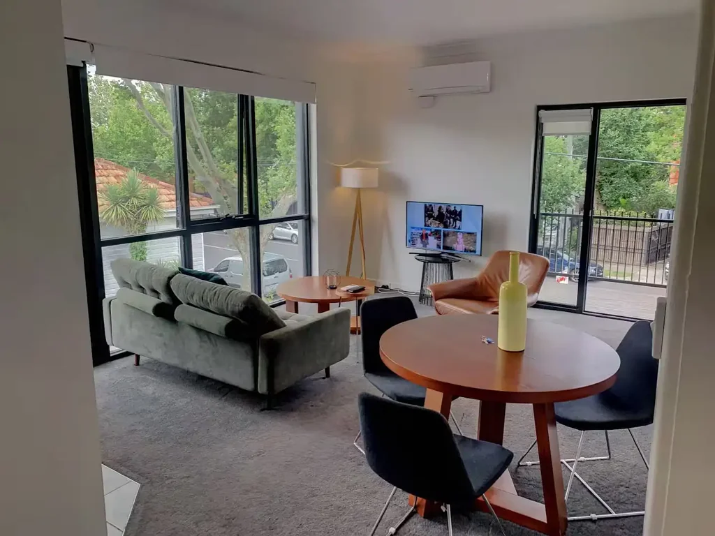 Elwood/STK (2bedR+Carp) Townhouse + balconies