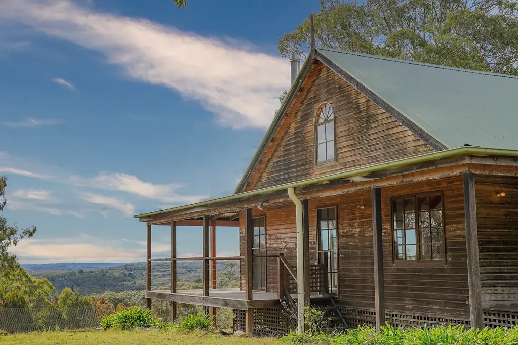 Tallong Charm & Character with Far-Reaching Bushland Views