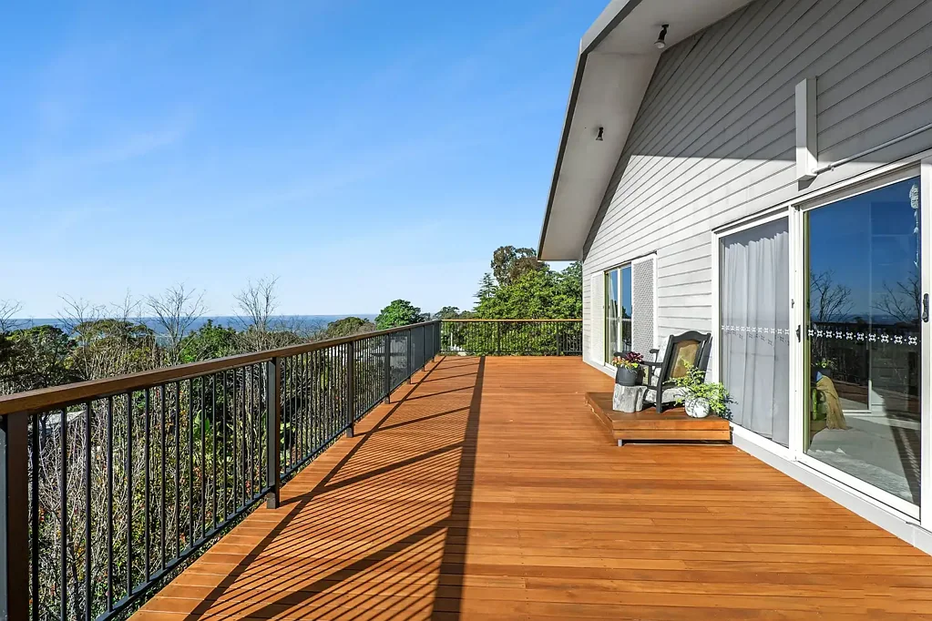 Bowen Mountain 4 Slaapkamer Elevated Living with Sweeping Hawkesbury & City Skyline Views