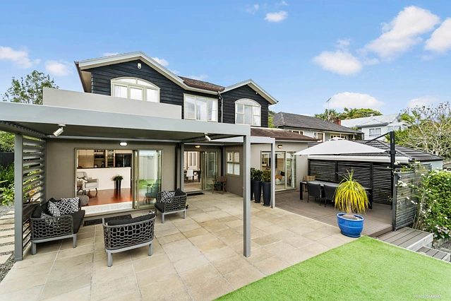 18a Sandown Road, Rothesay Bay, North Shore City