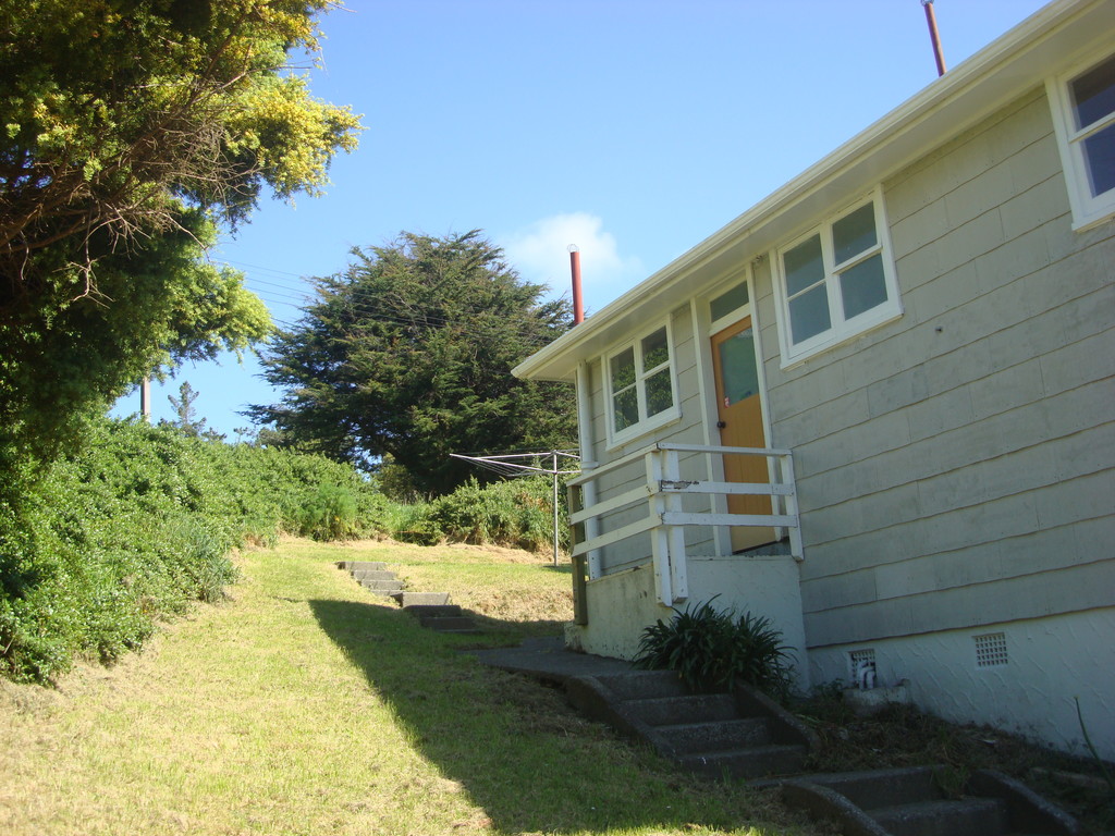 28 Champion Street, Porirua East, Porirua, 2 phòng ngủ, 1 phòng tắm