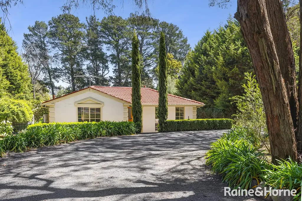 Heathcote Junction 4બેડરૂમ Where Country Charm Meets Contemporary Comfort Situated on 4047m2 (approx)