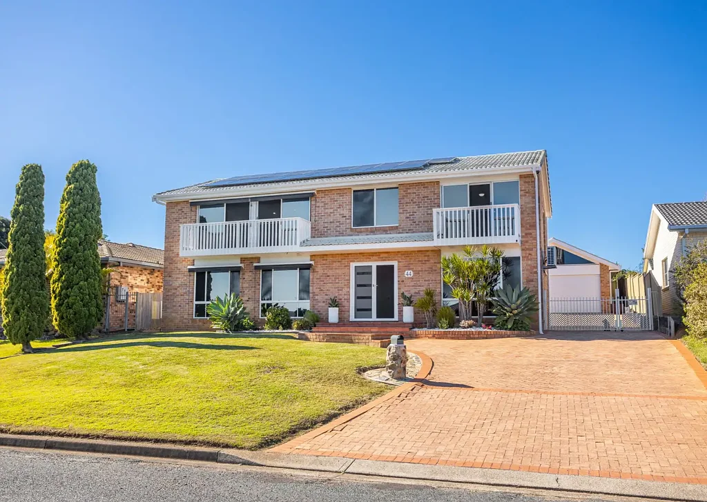 Old Bar 4chambre BEAUTIFULLY RENOVATED HOME WITH DUAL LIVING POTENTIAL
