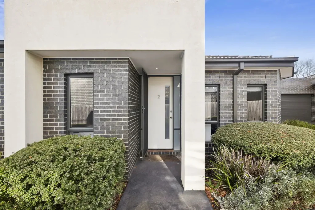2/33 Calthorpe Street, Gisborne, VIC 3437
