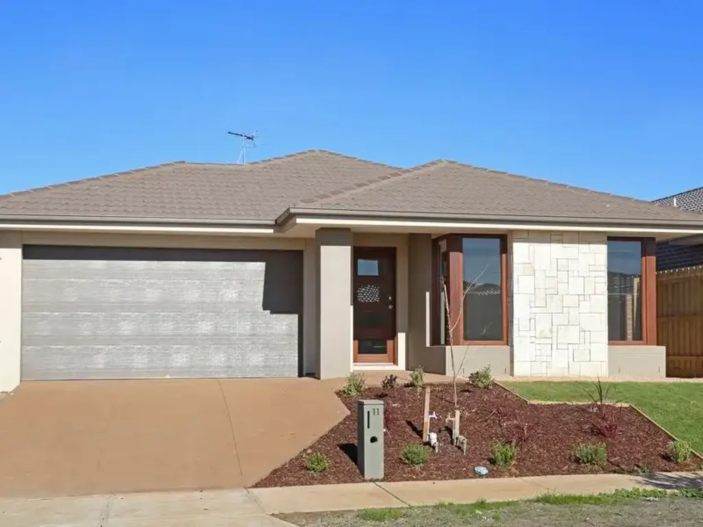 4 bedroom home with 2 living spaces!