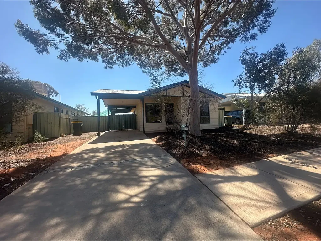 Neat 3 bedroom Property with low Maintenance yard