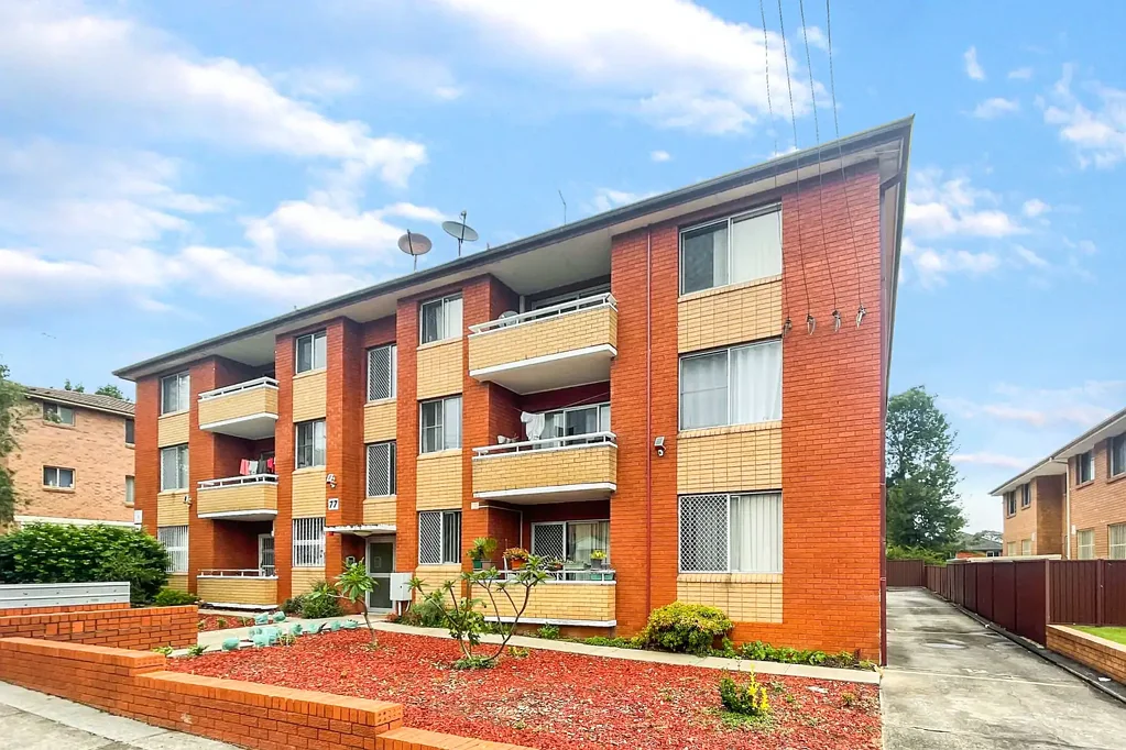 Light Filled Two Bedroom Unit In Prime Location