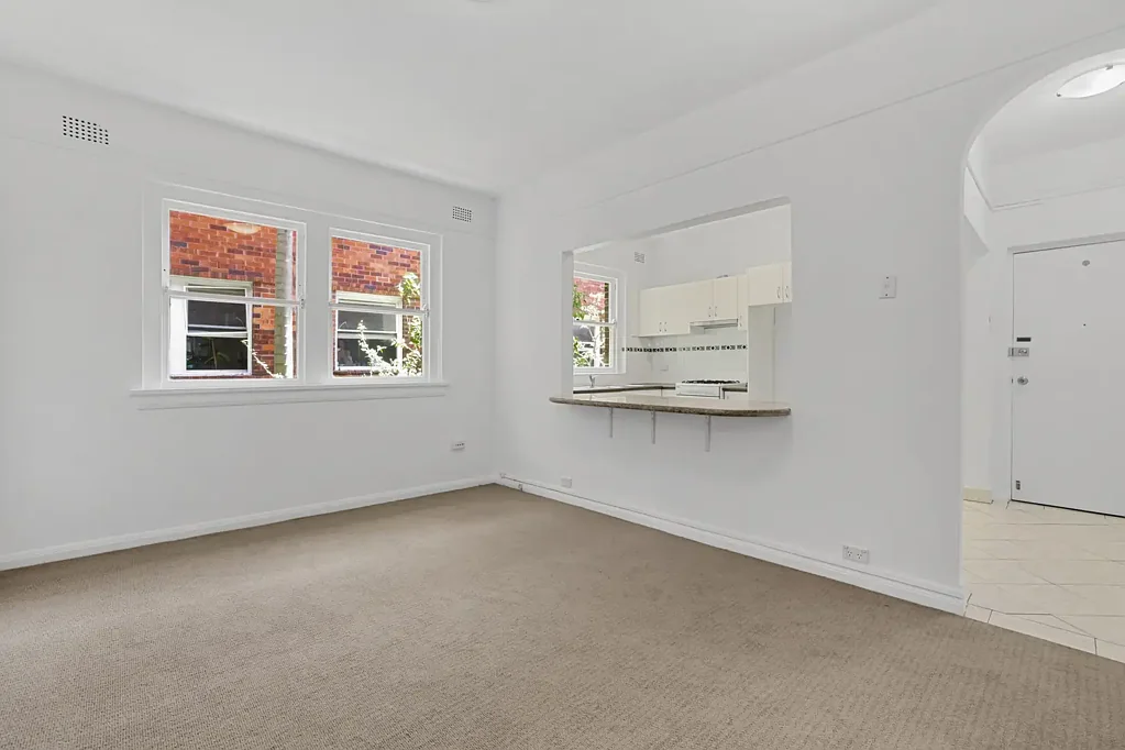 Well Presented, Beach-Side Two Bedroom Apartment!