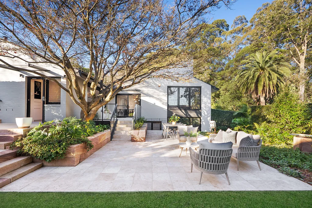 Gordon 5房 令人惊叹的现代娱乐住宅，提供卓越的私密性和设计感 Stunning modern entertainer offering exceptional privacy and designer flair