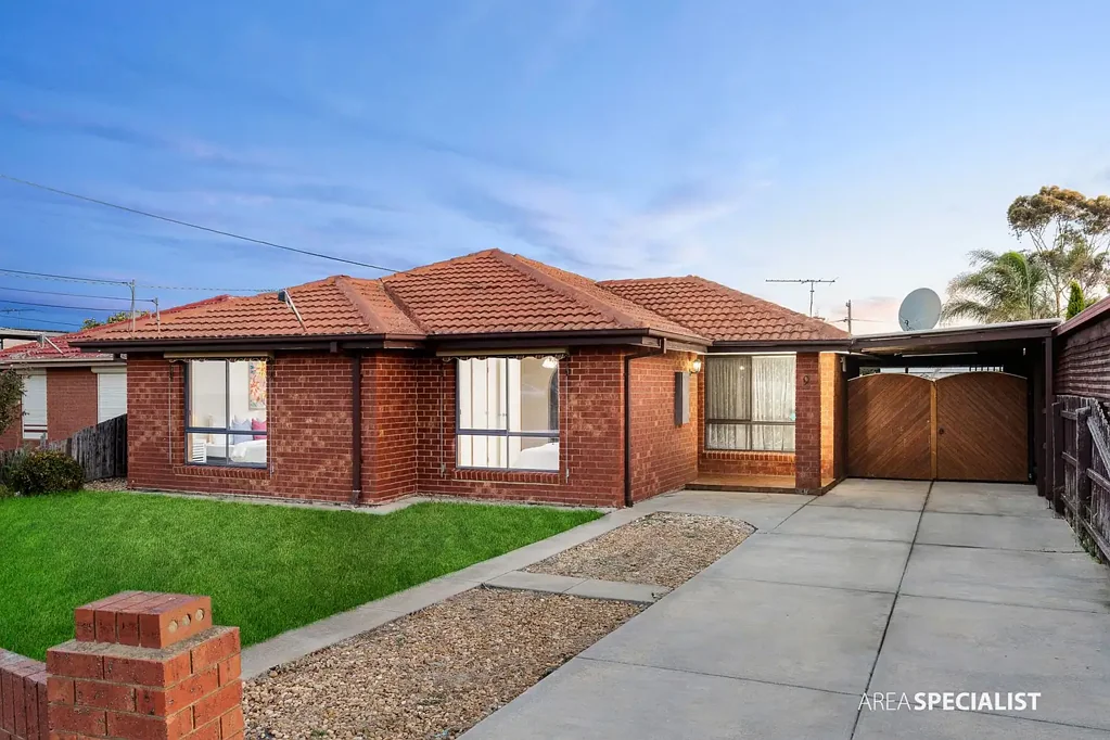 Werribee 3침실 LISTED AS: A Quiet Court Location in Prime of Werribee – Endless Potential!