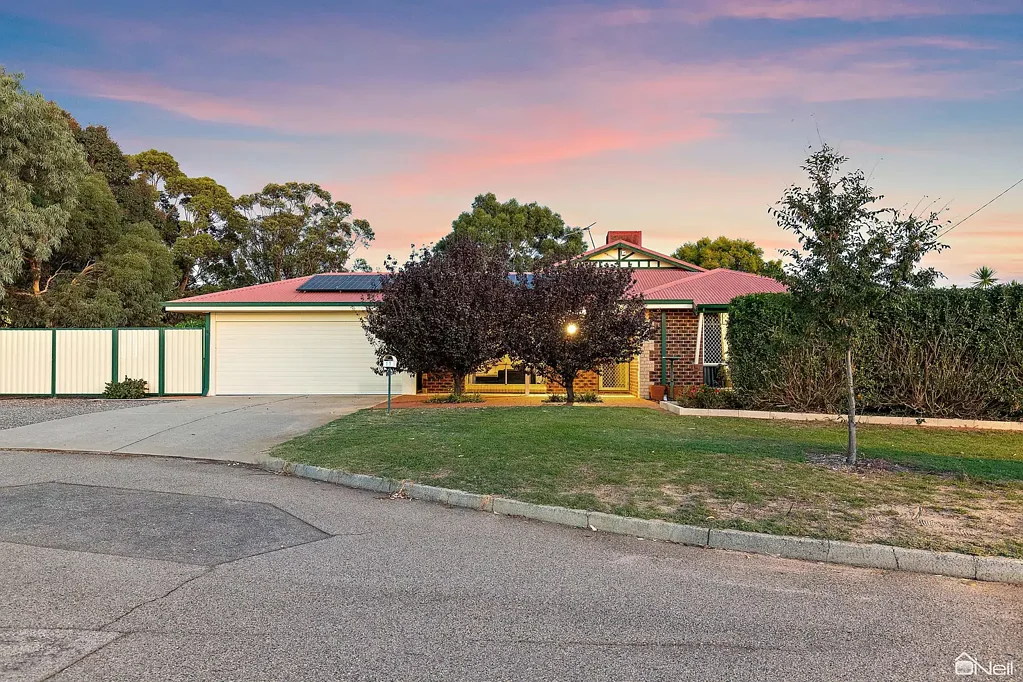 11 Santara Court, Seville Grove, WA 6112