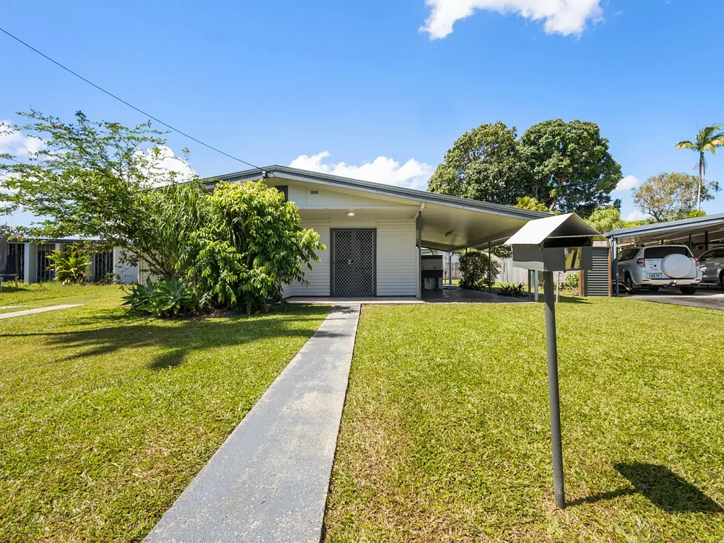 Mooroobool 3ਬੈੱਡਰੂਮ 850m2, Side Access & Shed