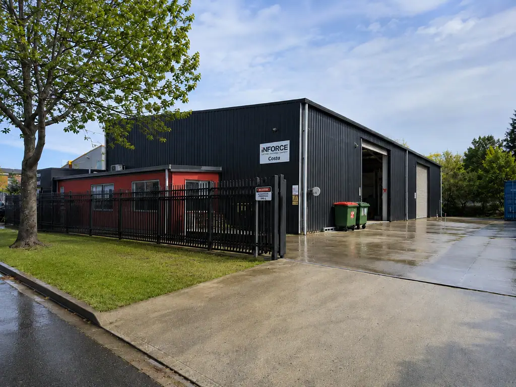 Tauriko Standalone industrial warehouse with secure yard
