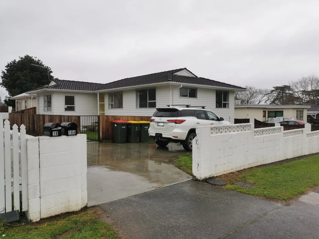 CHARMING 3 BEDROOM HOUSE AVAILABLE FOR RENT!!!