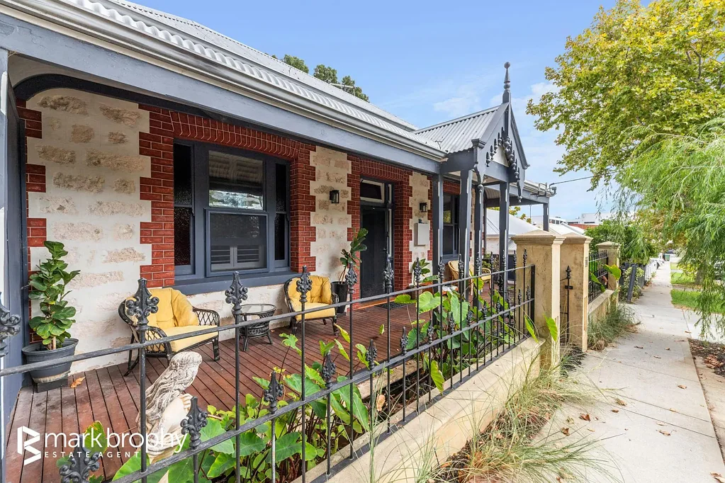 South Fremantle 4Moenga LEAFY CHARLES STREET !!