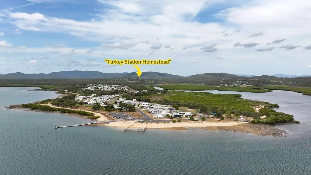 Rodds Bay "Turkey Station Homestead" - Coastal Living Meets Country Life