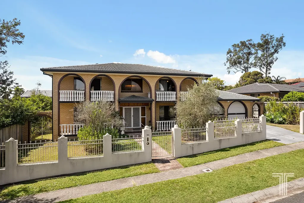 Carindale 4 Slaapkamer Timeless Character. Solid Foundations. Unbeatable Location