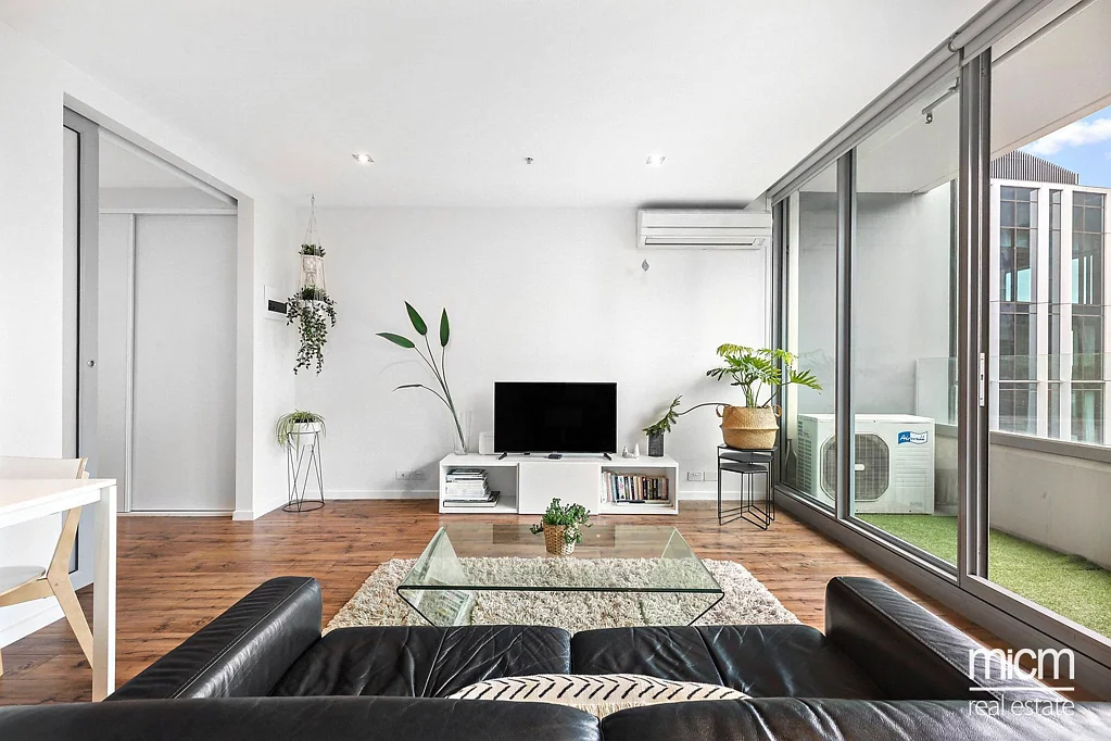 Furnished one bedroom apartment is located in the heart of CBD