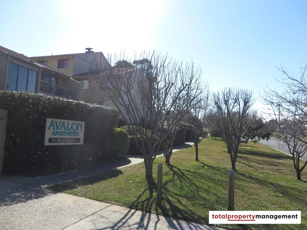 Top floor sunlit 2 bedroom apartment