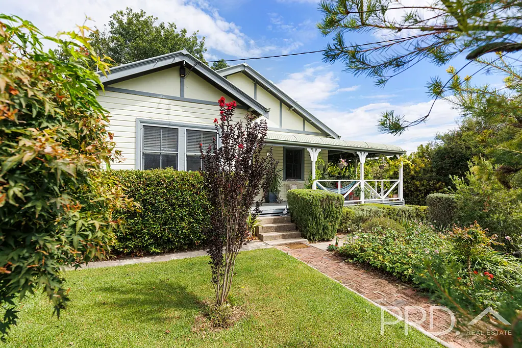 Tumut 3Zimmer Character Filled Gem!
