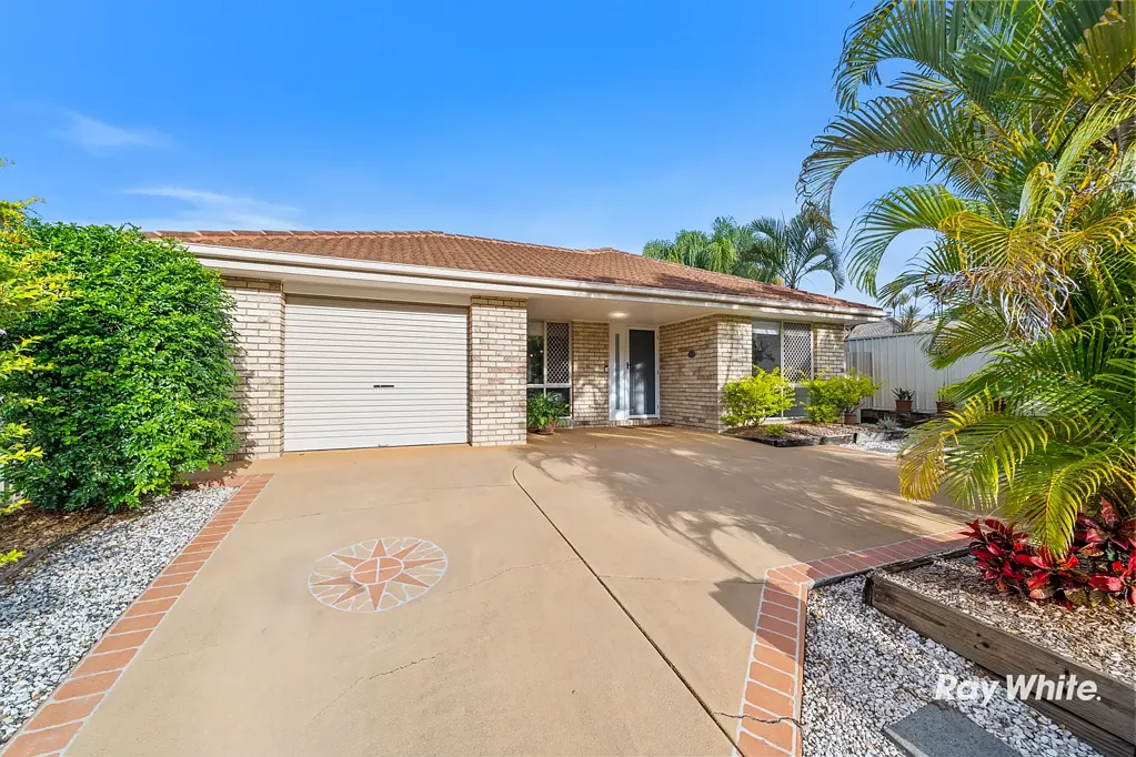 Regents Park 3房  一尘不染，主卧室超大，且有穿行通道  IMMACULATE LOWSET WITH OVERSIZED MASTER SUITE & DRIVE-THROUGH ACCESS