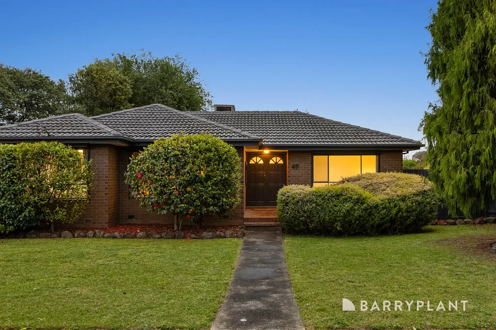 Ferntree Gully 3房 Ferntree Gully中心 三居室 宽敞露台 邻近名校 交通便利 家庭娱乐佳选 An entertainer with a convenient location!