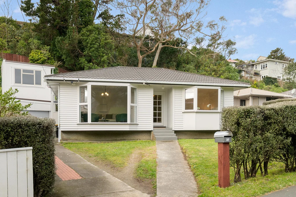 Newlands 3房  Single-Level Living with a Bonus Studio
