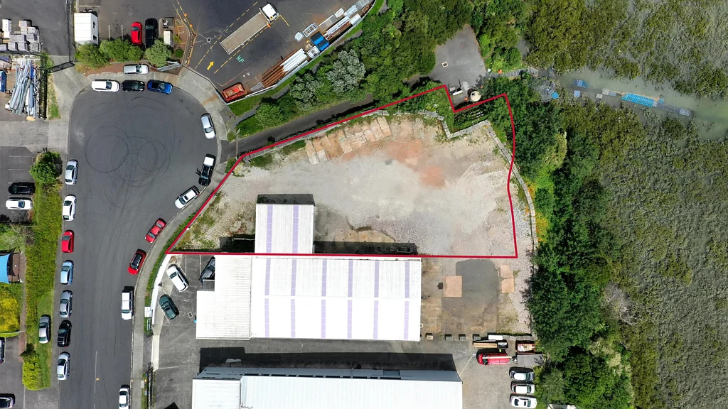 Avondale Hard-to-find Avondale yard with excellent access