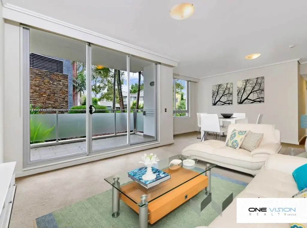 Sophisticated Modern Unit in Quiet, Convenient Location.