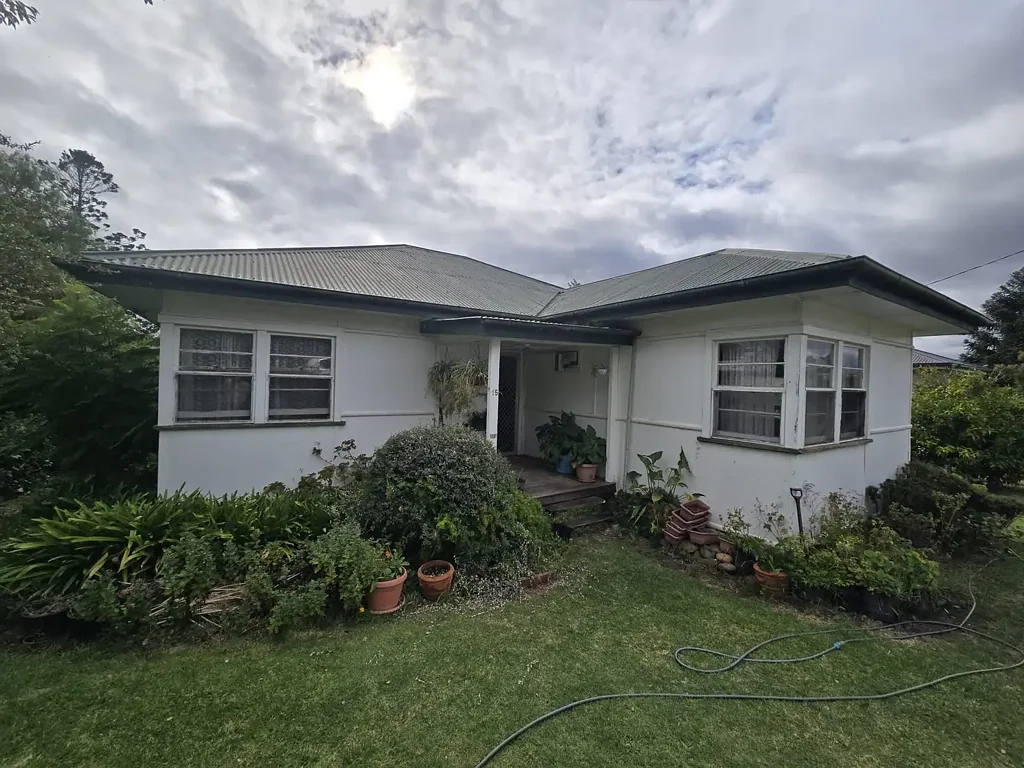 Goombungee 2 Bedroom Renovator - Tool Bag & Paint Brush Required!