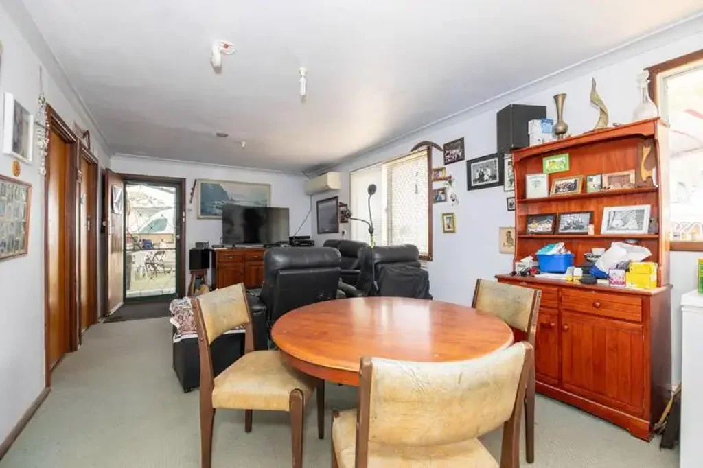Leeman 6房  CENTRAL LOCATION - 2 BEDROOM HOME WITH PROJECT BUILDING