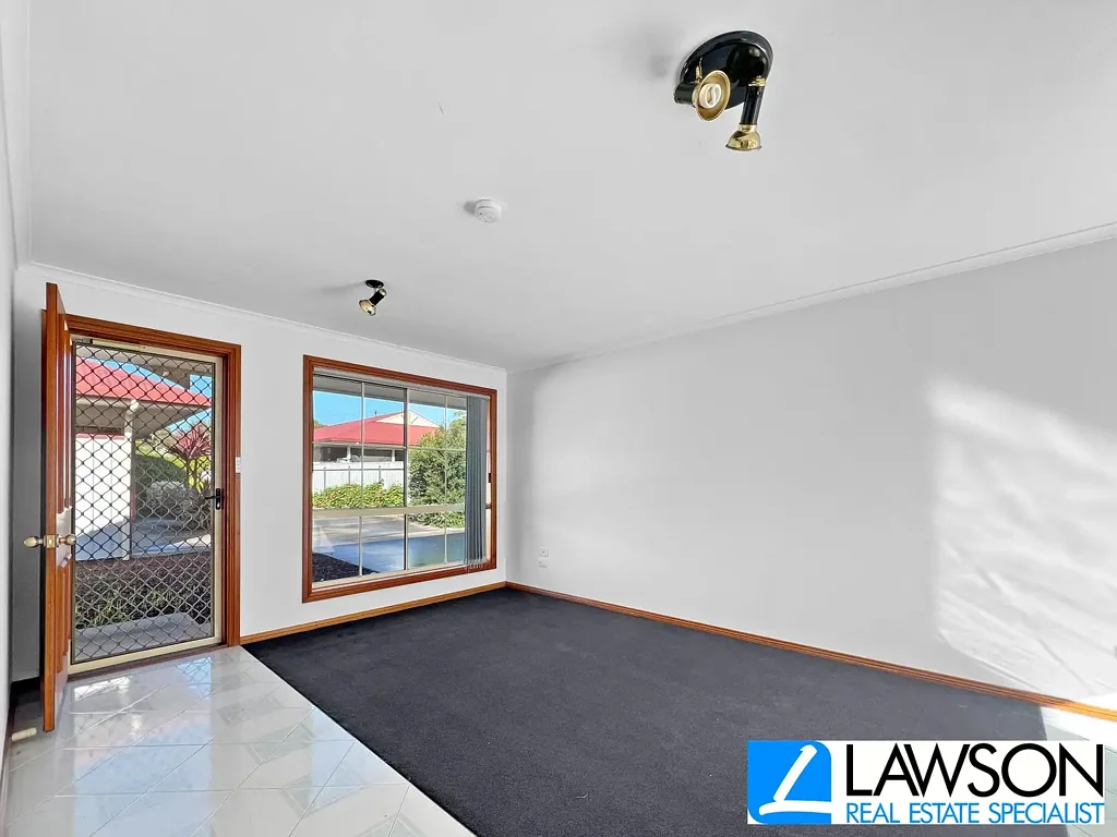 Quiet unit close to café and walking track