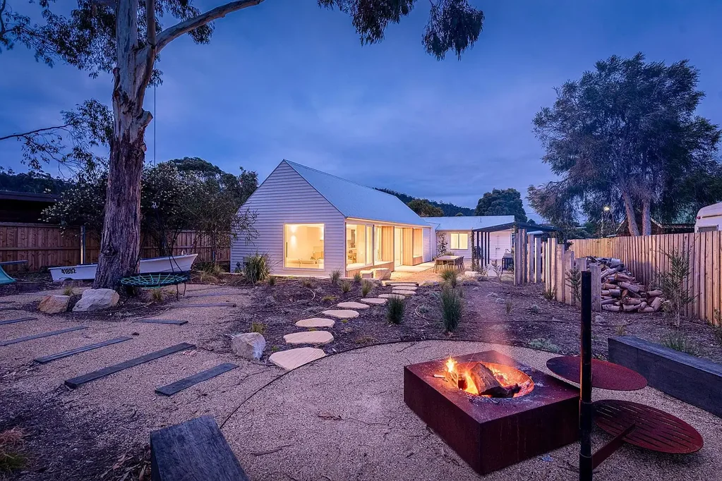 Orford 4બેડરૂમ Designed and renovated for life on Tasmania’s stunning east coast, just an hour from Hobart