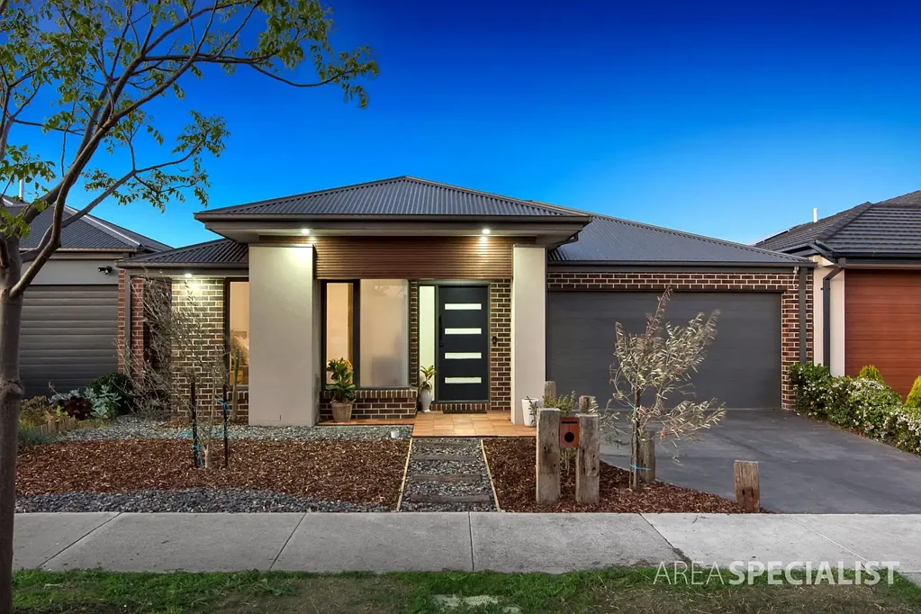 Spacious Family Living in the Prestigious Delaray Estate!
