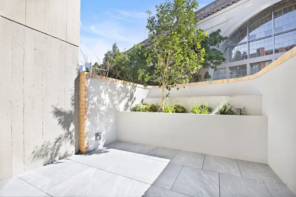Luxury Apartment in Prime Locale | Unfurnished