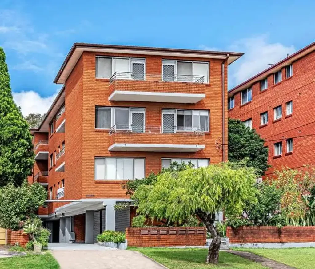 DEPOSIT TAKEN 2/3 BEDROOM APARTMENT MOMENTS FROM KINGSFORD JUNCTION/LIGHT RAIL