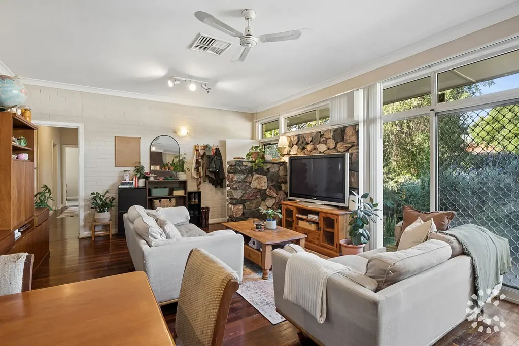 Hamilton Hill 3房  Under Offer - Please Call For Details